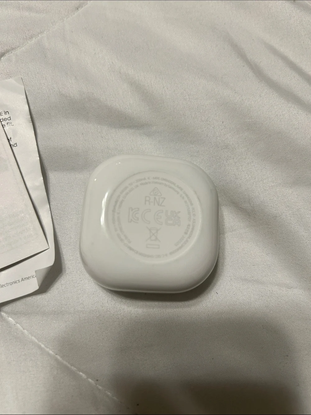 Samsung Galaxy Buds FE Glossy White Charging Case with Guide